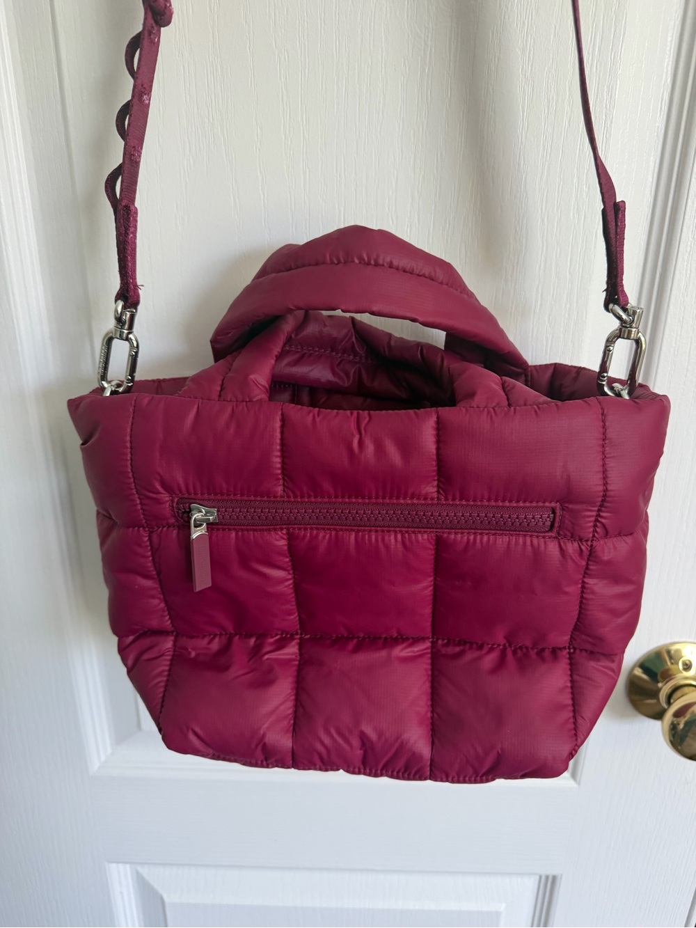 Like New lululemon Athletica Quilted Puffer Tote Bag - Berry - Picture 3 of 10